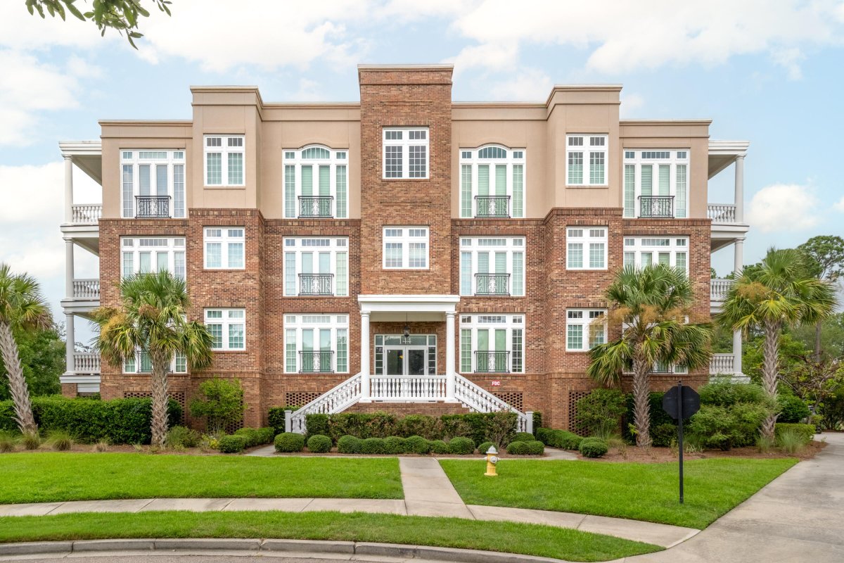 144 Fairbanks Oak Alley 2b