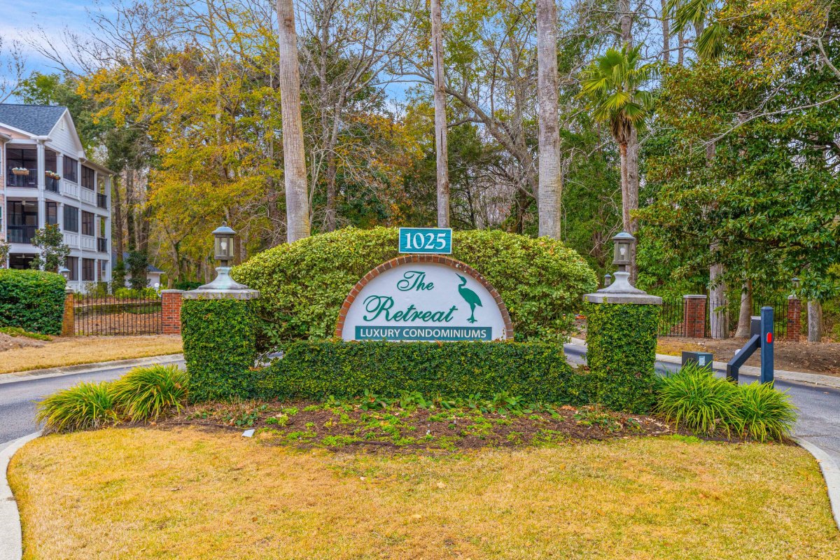 1025 Riverland Woods Place 606