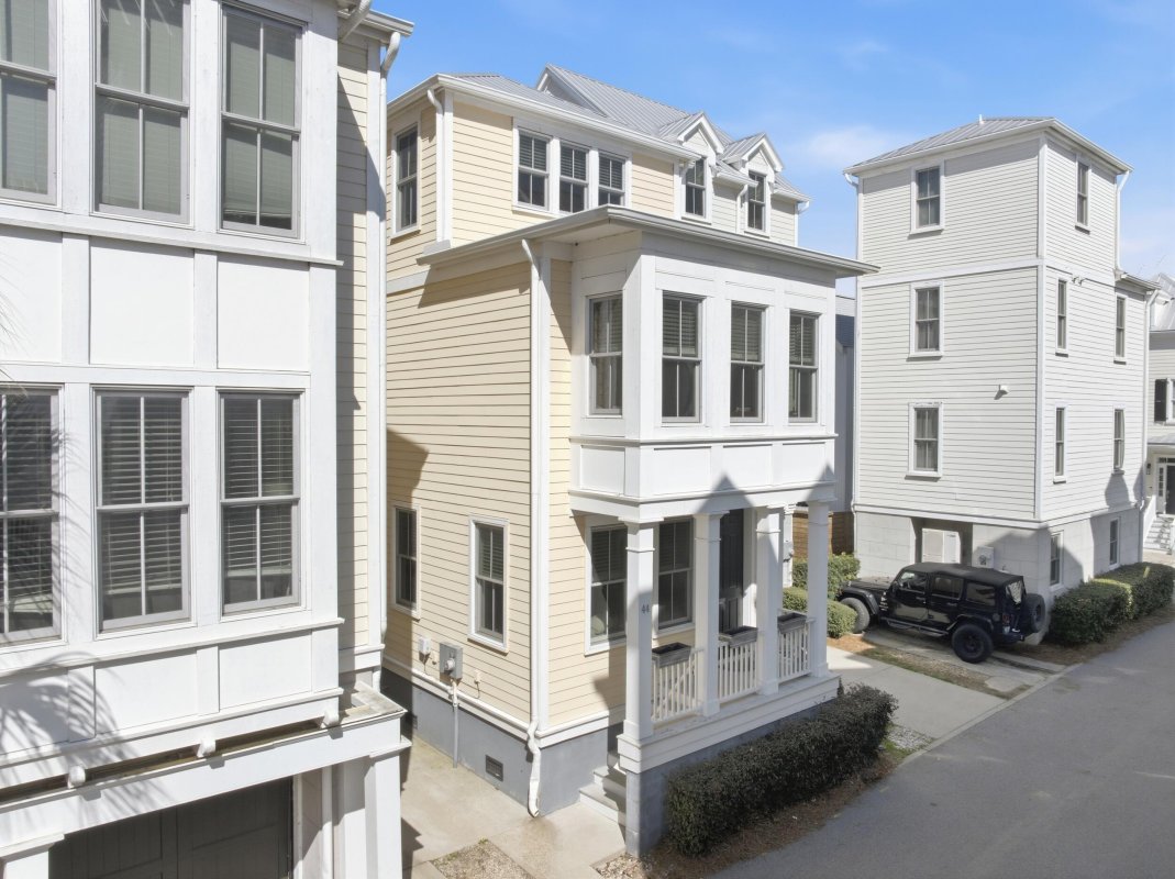 44 Dereef Court