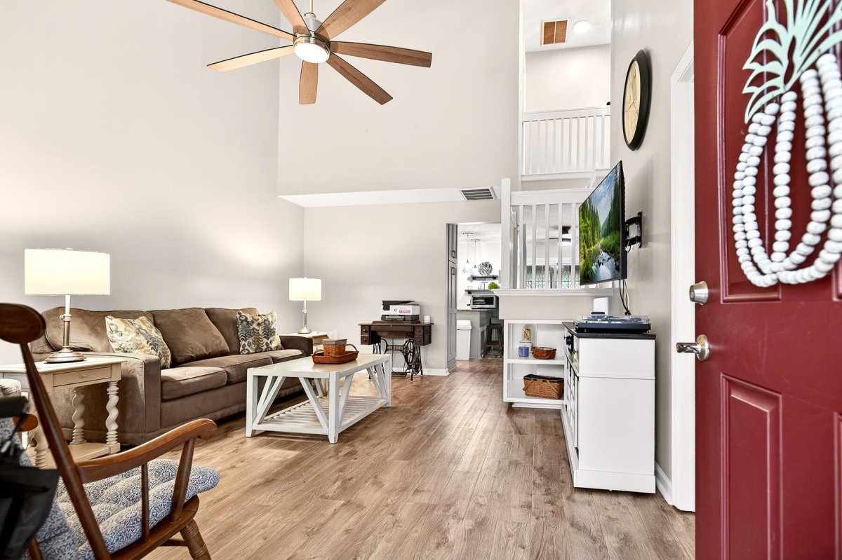 300 Yellow Hawthorn Circle