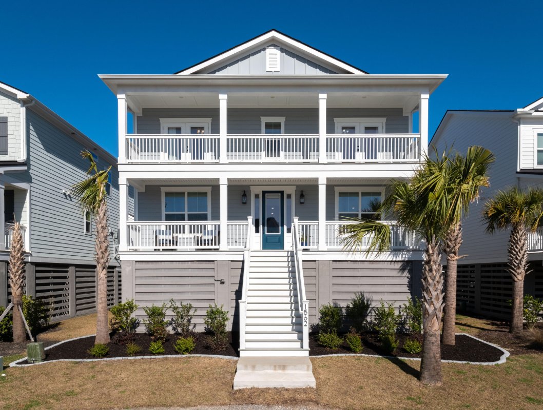 1562 N Lakeshore Drive