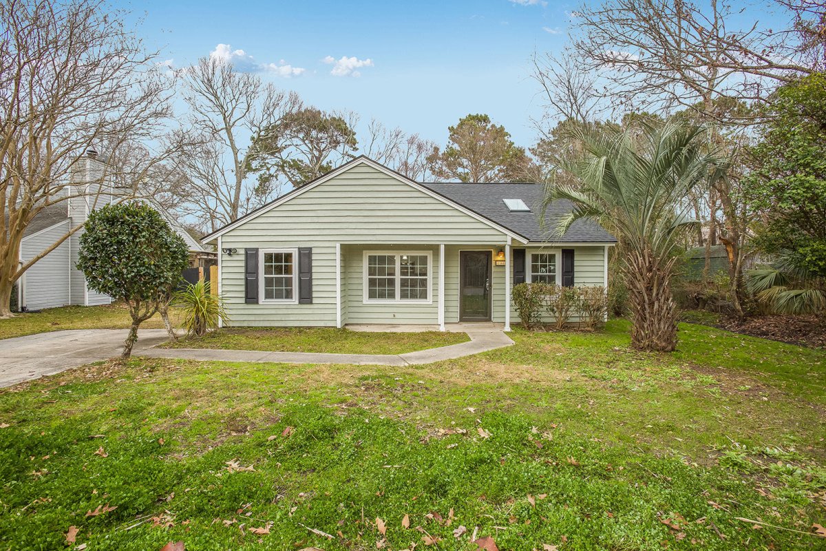 1161 Oakcrest Drive