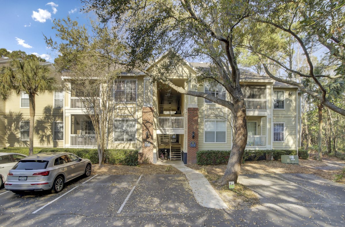 1600 Long Grove Drive 1727