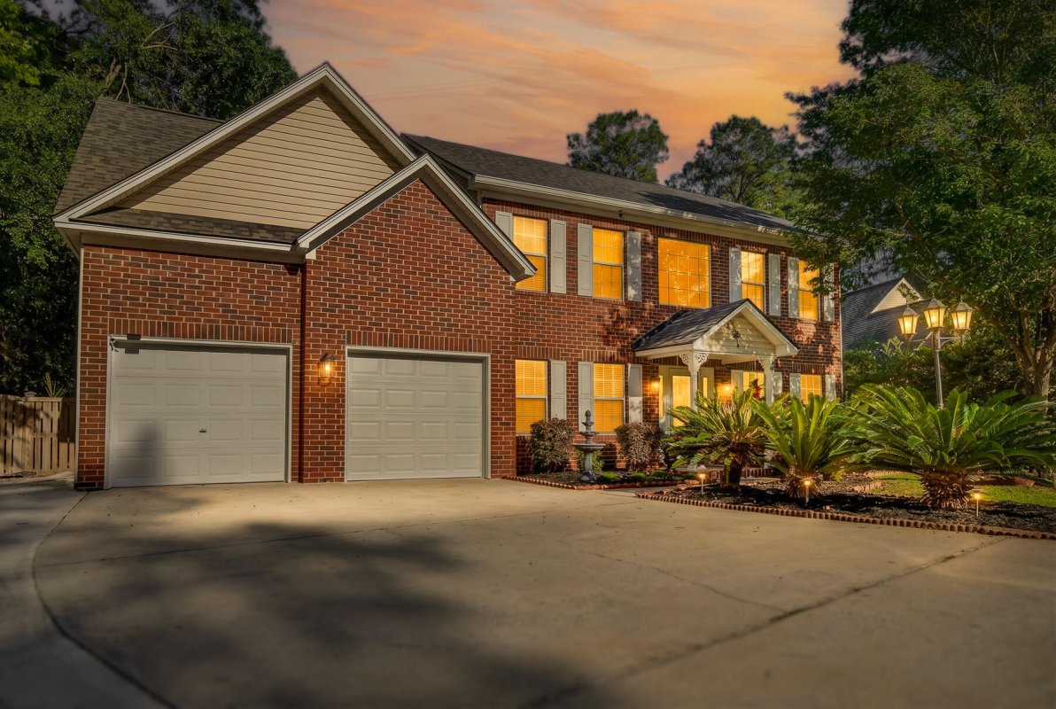 112 N Knightsbridge Court
