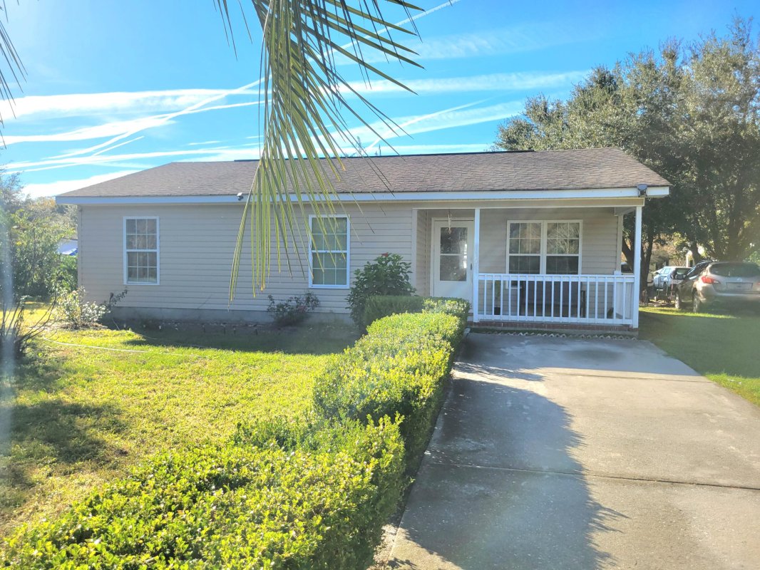 1107 Ezra Court