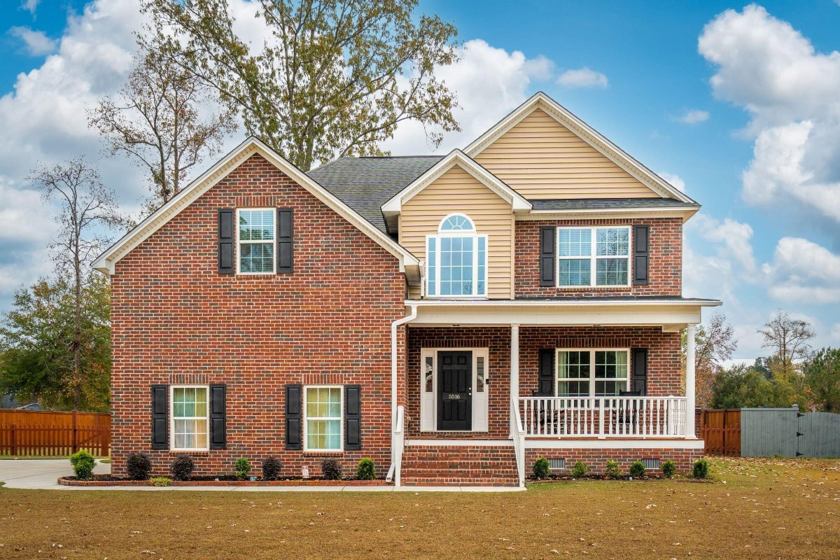 5516 Crescent View Drive