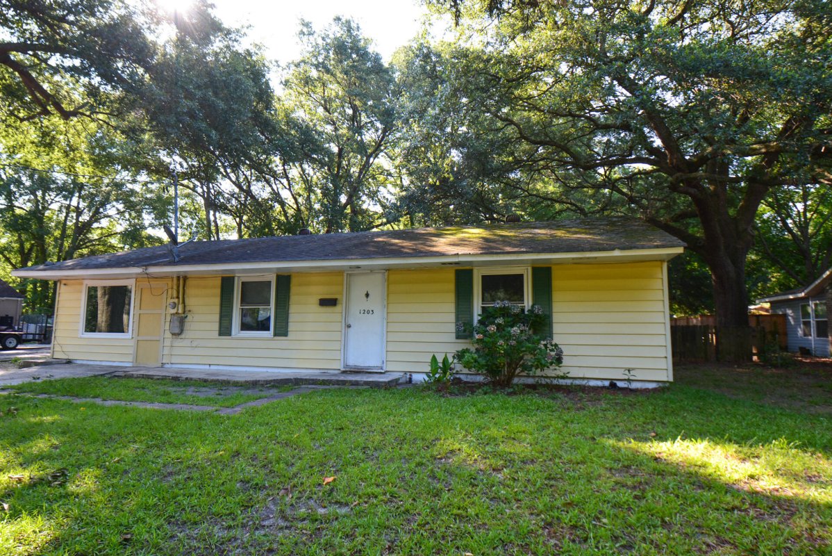 1203 Hawthorne Road