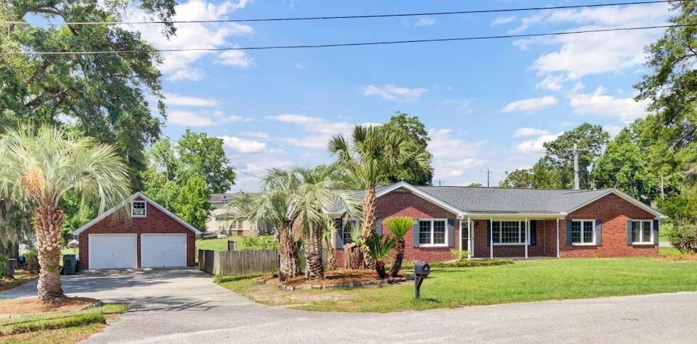 1027 E Recess Road