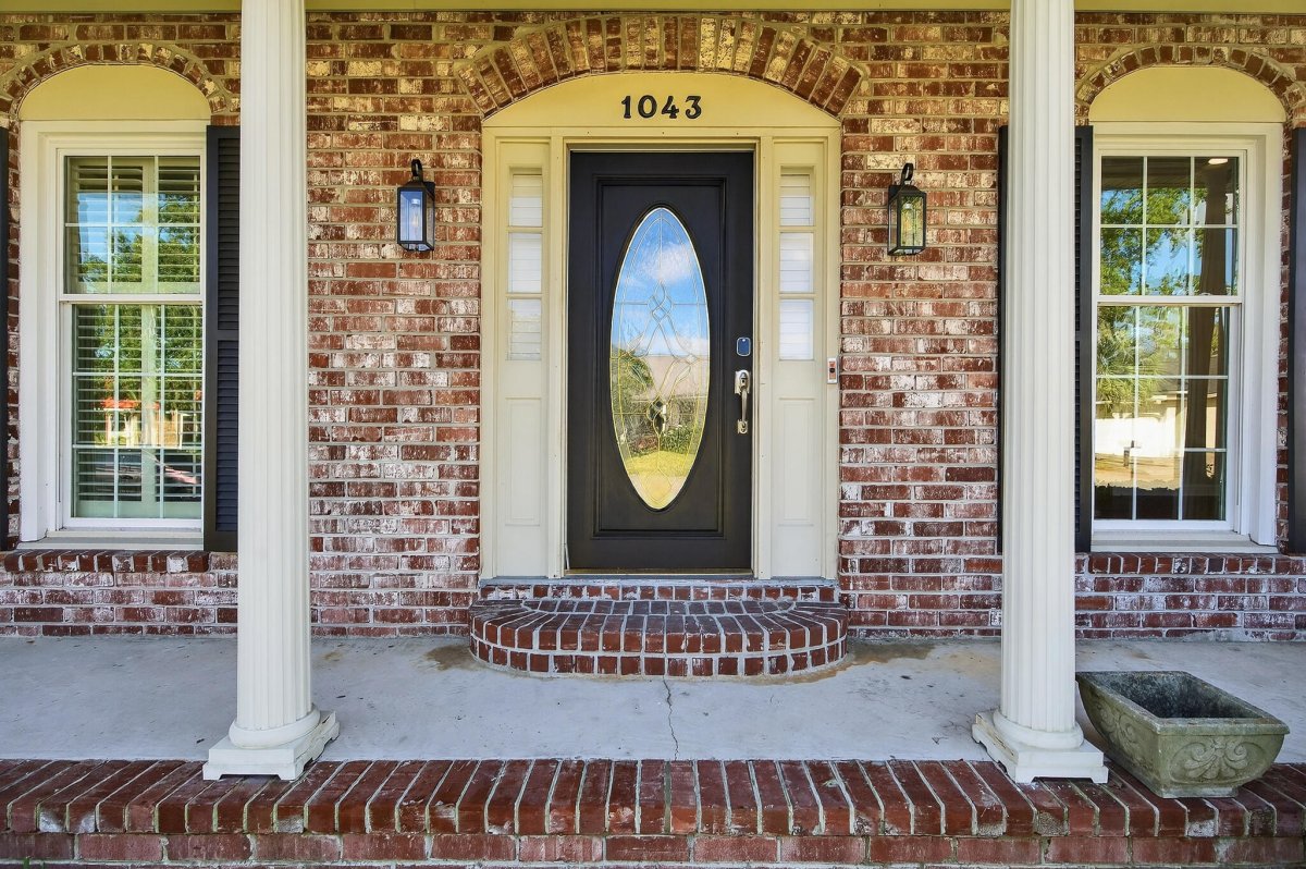 1043 Dominion Drive