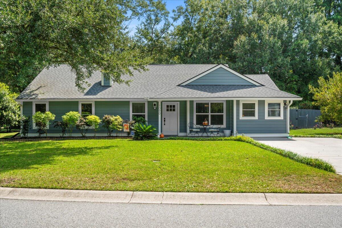 1090 Oakcrest