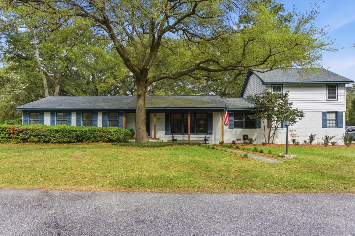 1721 Dartmoor Circle