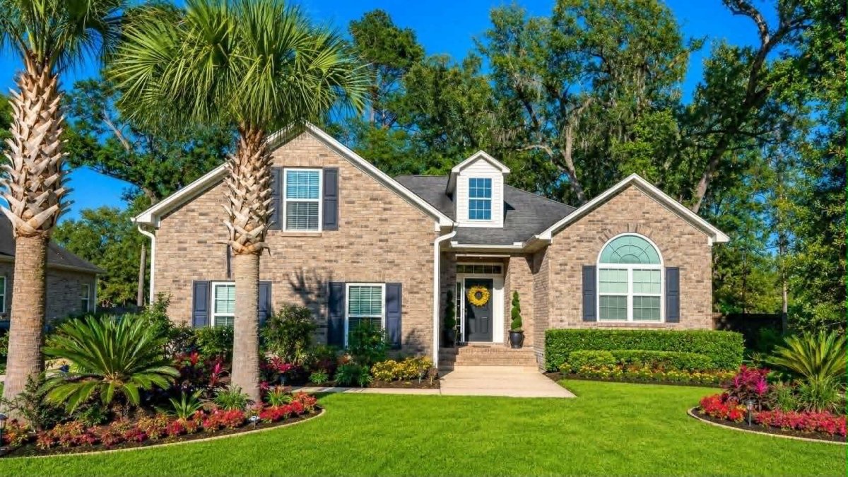 5528 Crescent View Drive