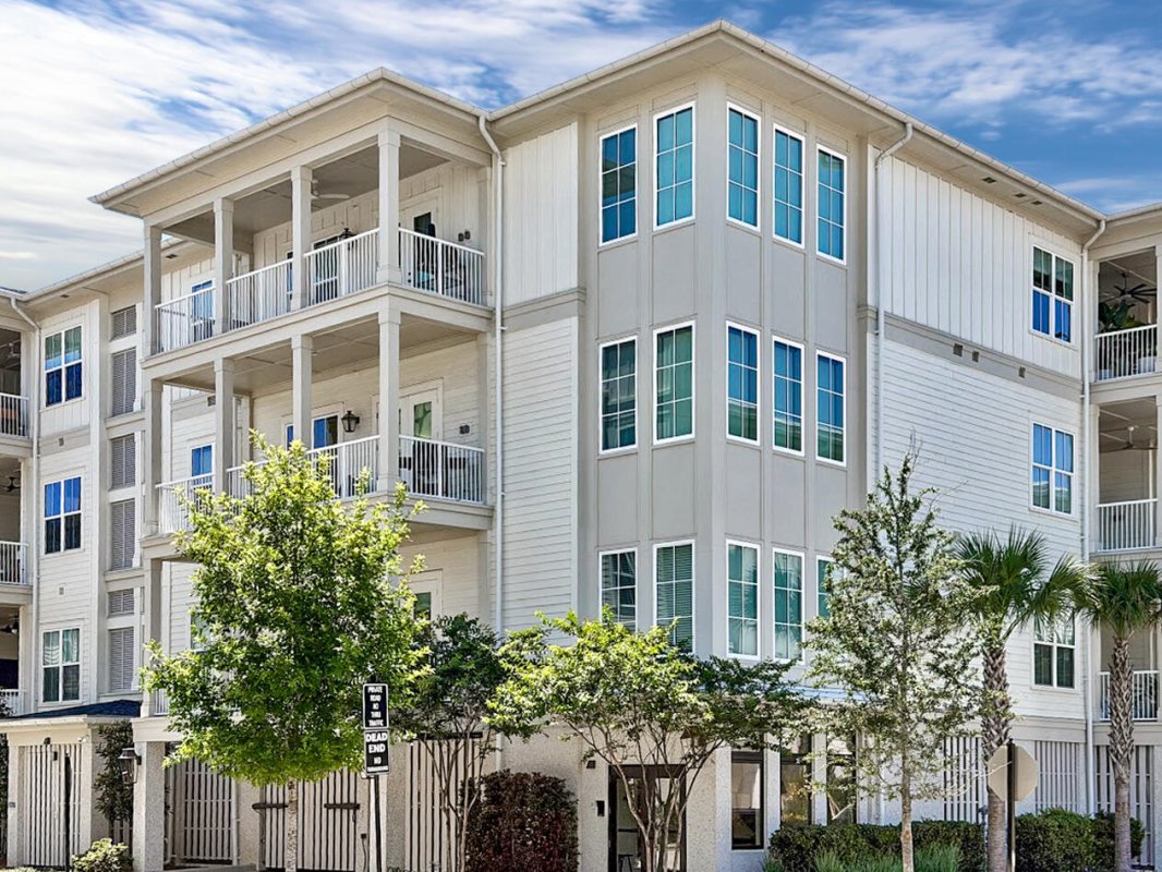 320 Longshore Street 1046