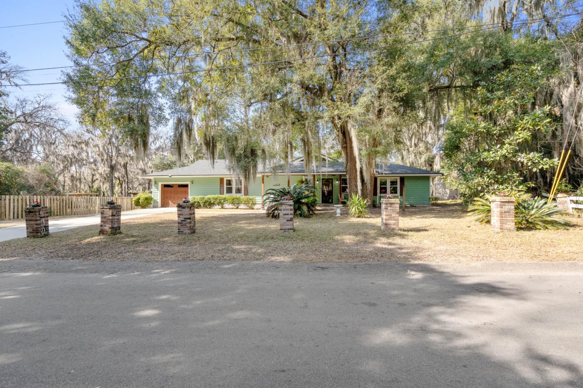 1110 Hookstra Lane