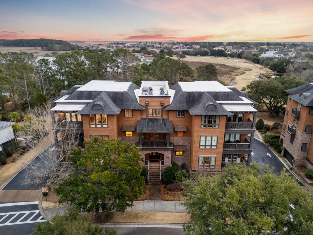 250 Island Park Drive 205