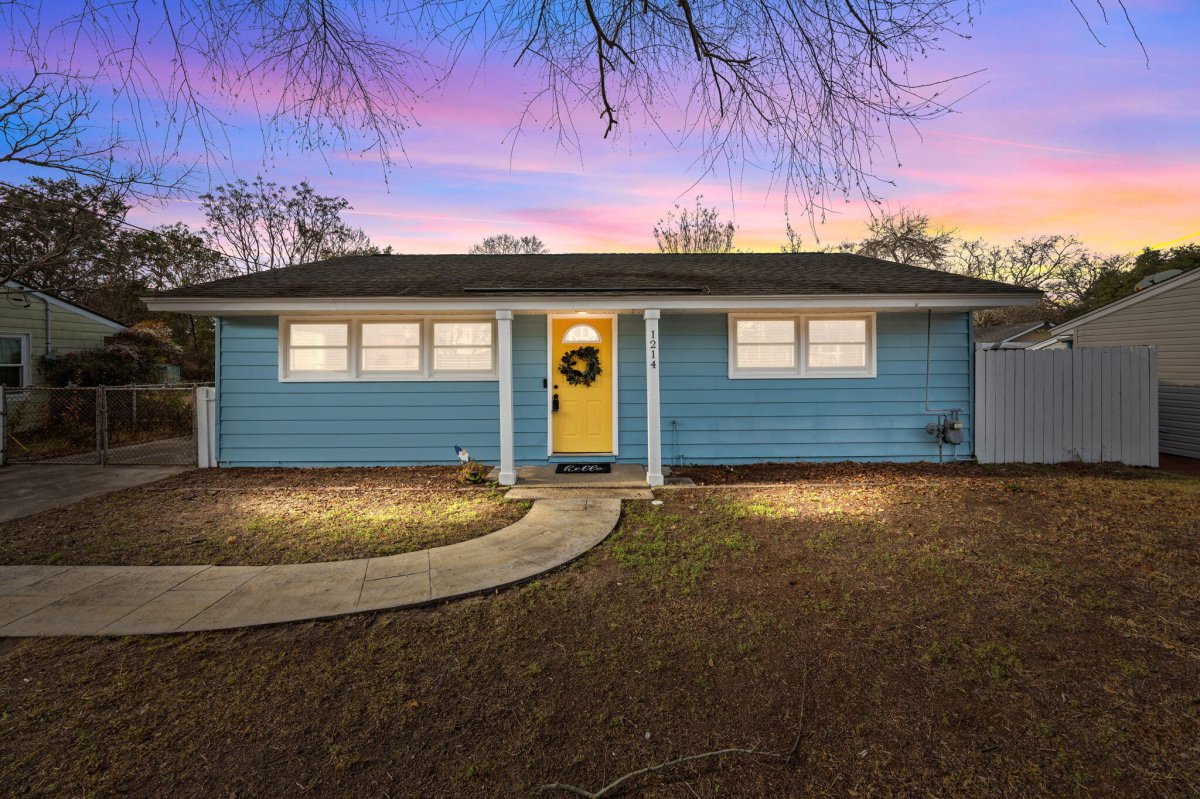 1214 Hawthorne Circle