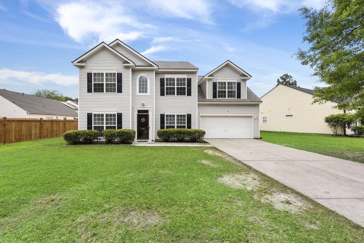 109 Hollytree Circle