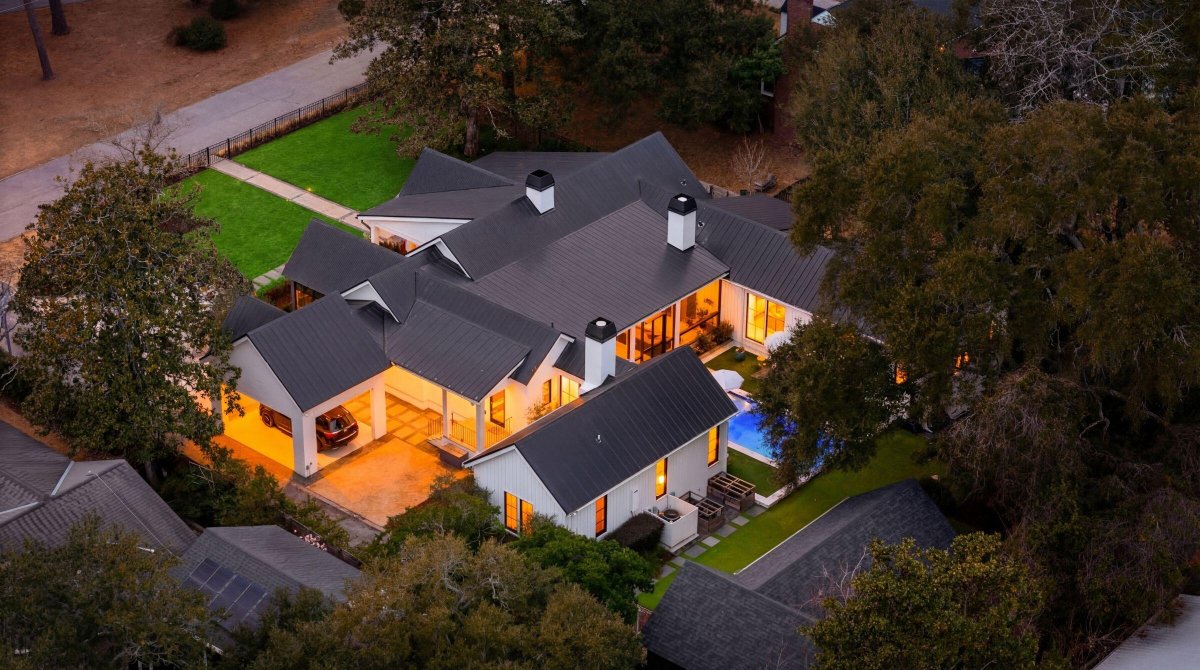 1027 Lakeview Drive