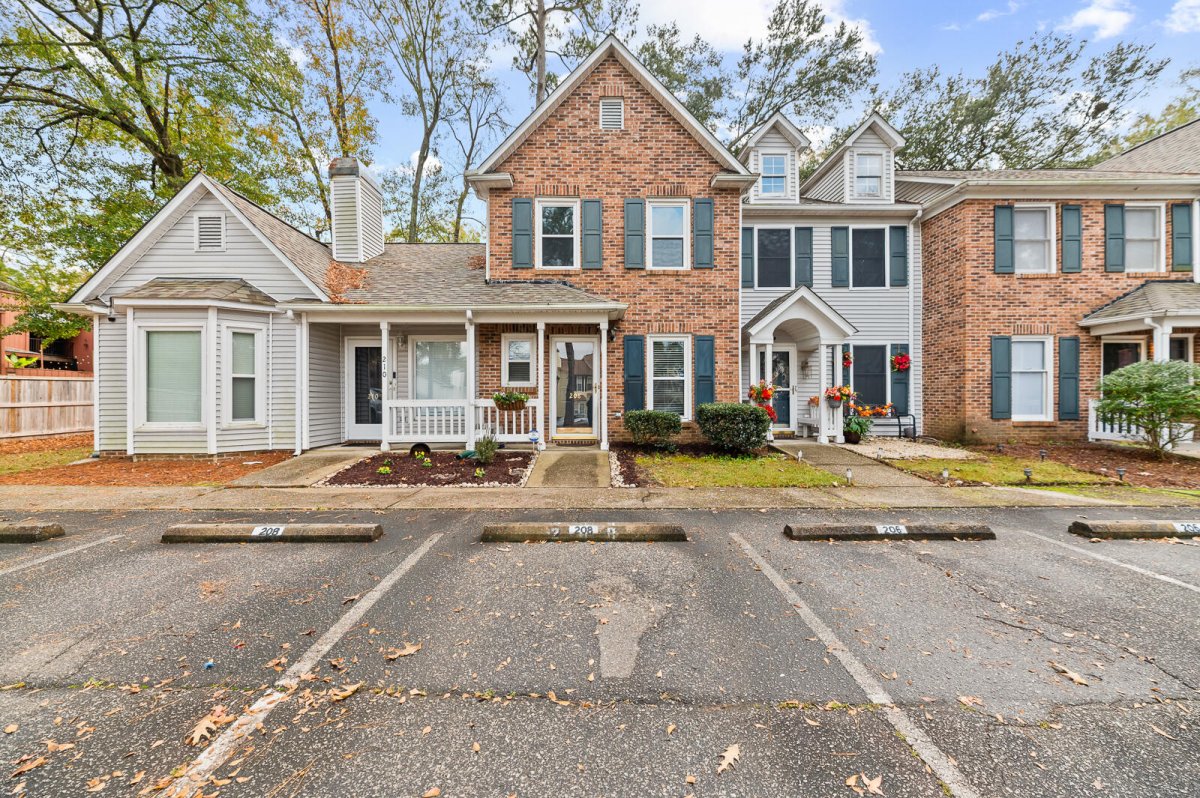 208 Reserve Way