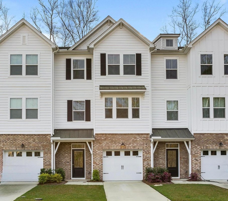 5226 New Palm Court