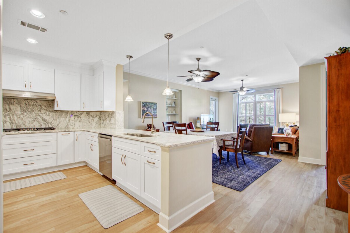 135 Pier View Street 201