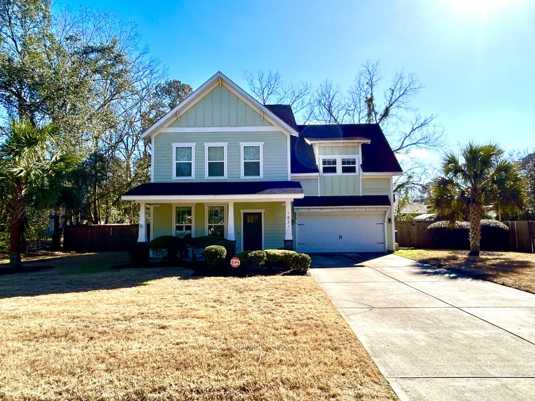 1821 Edgewood Drive