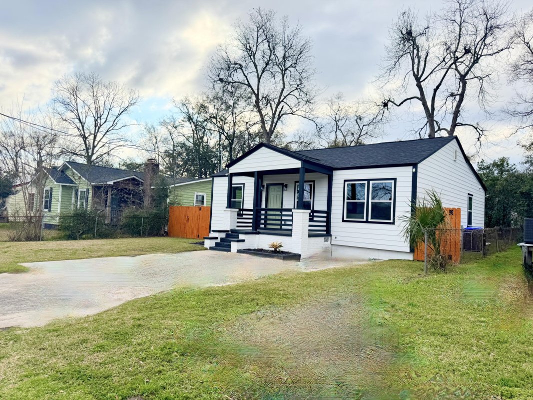 2136 Commander Road