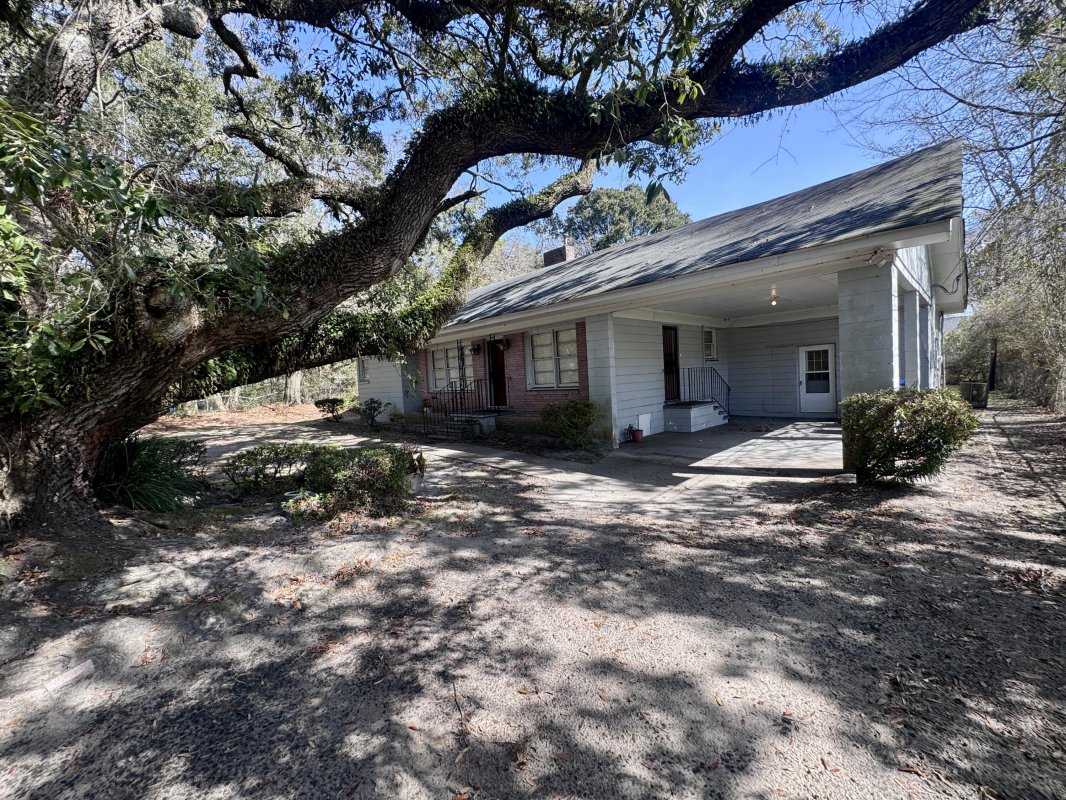 1438 Folly Road
