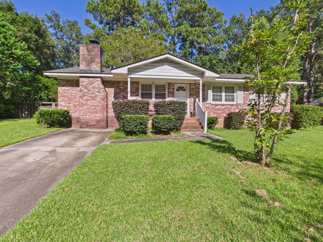 404 Forest Circle