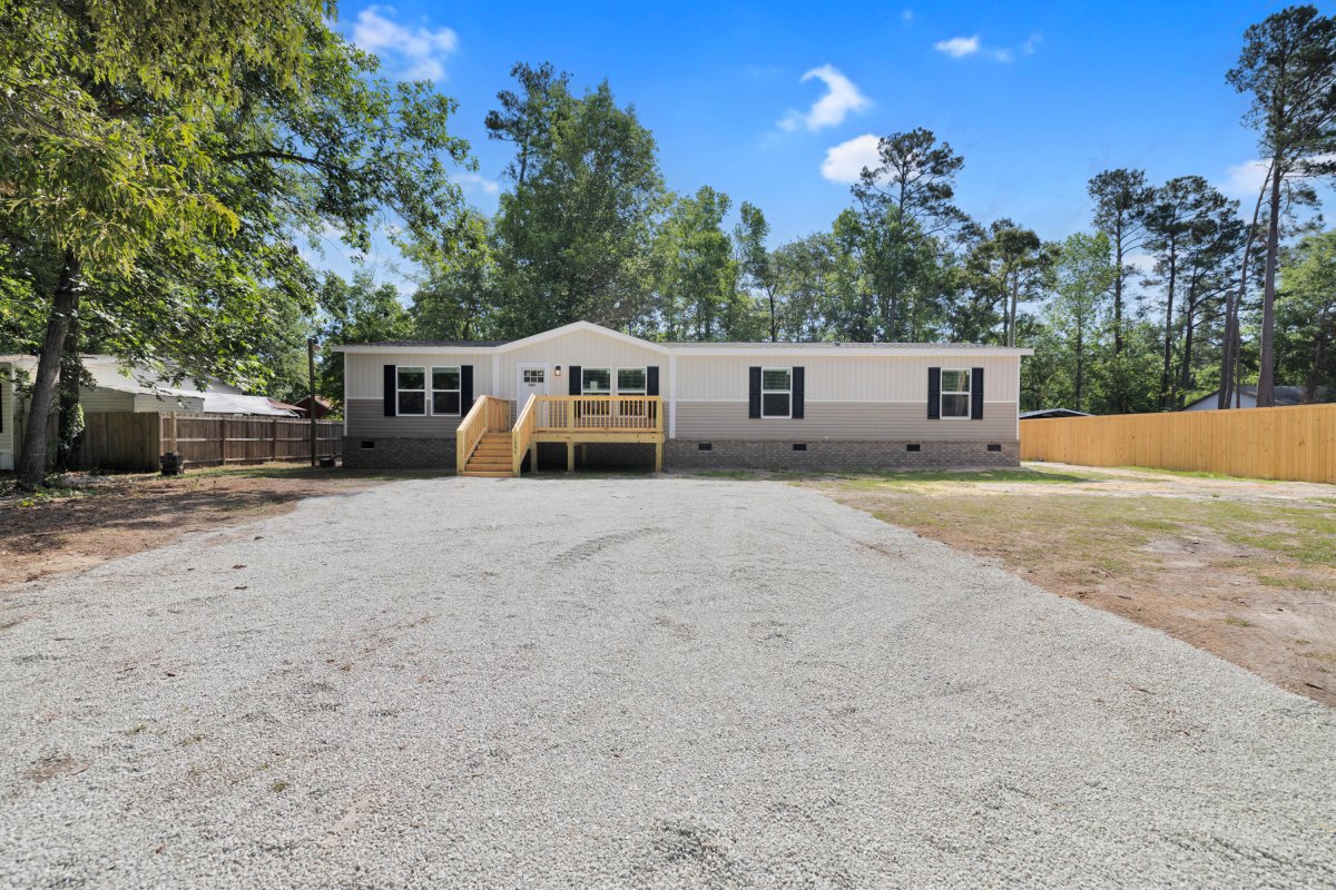 1044 Longpoint Road