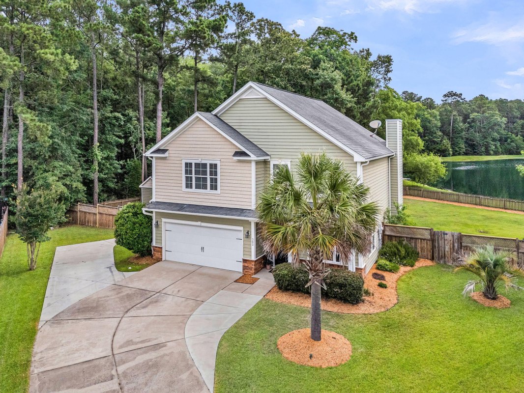 302 Freeland Way