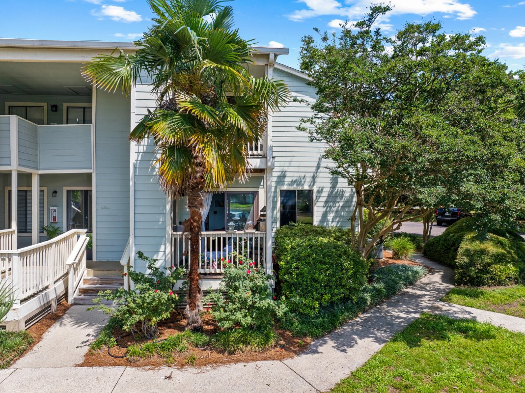 1481 Center Street 1102