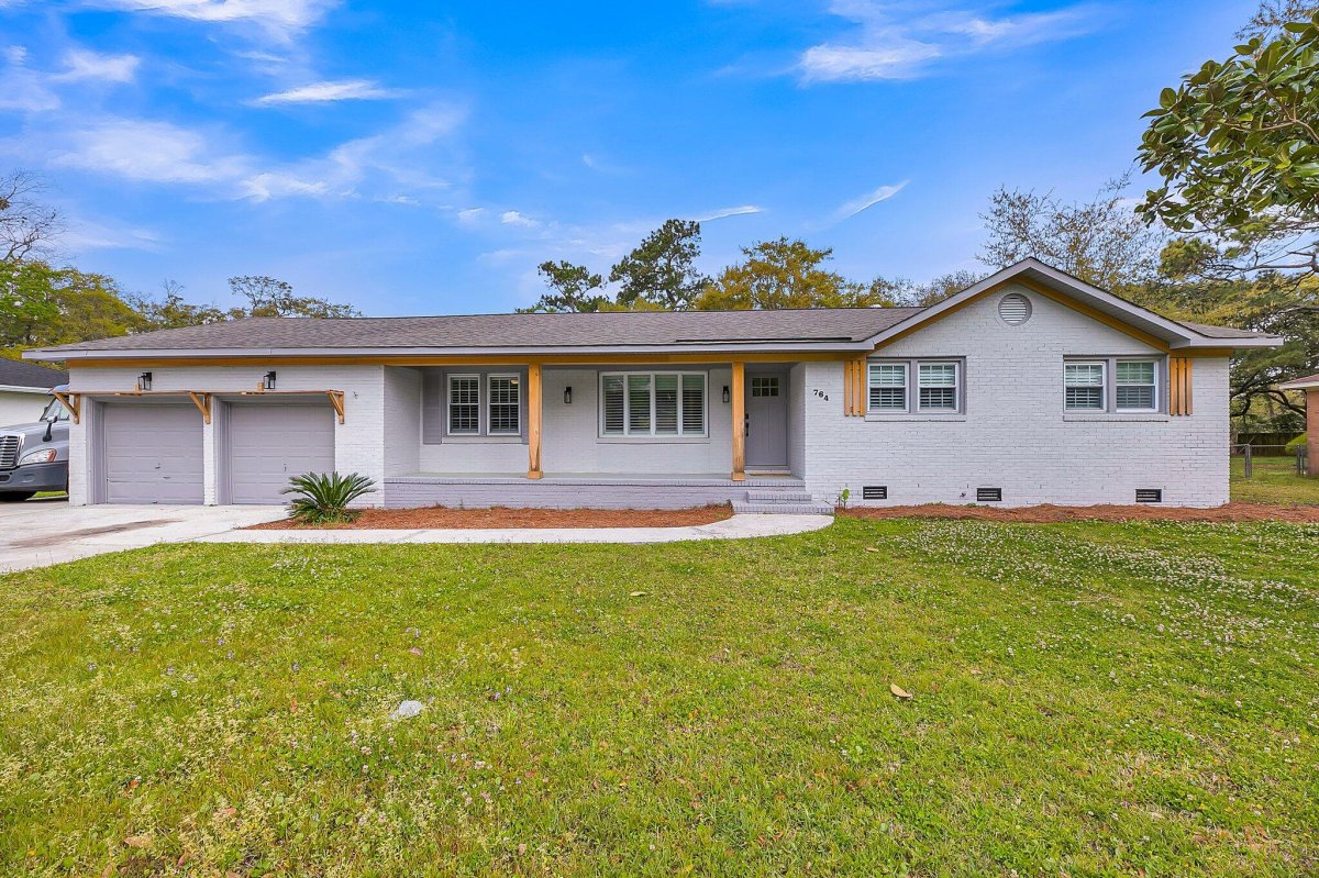 764 Creekside Drive