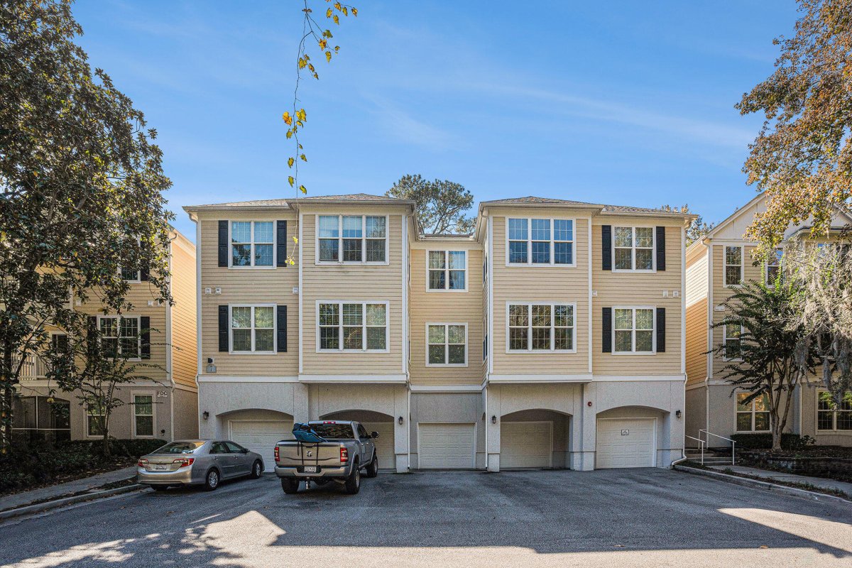 60 Fenwick Hall Allee 723