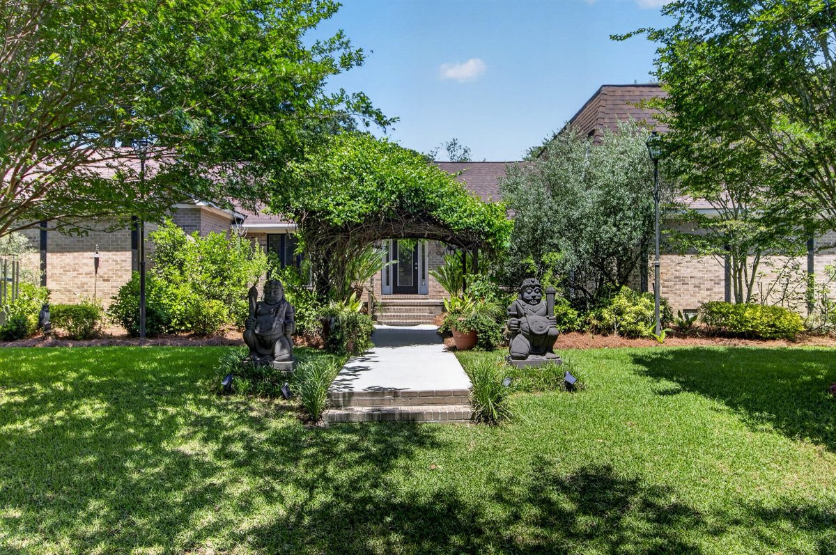 18 Old English Drive