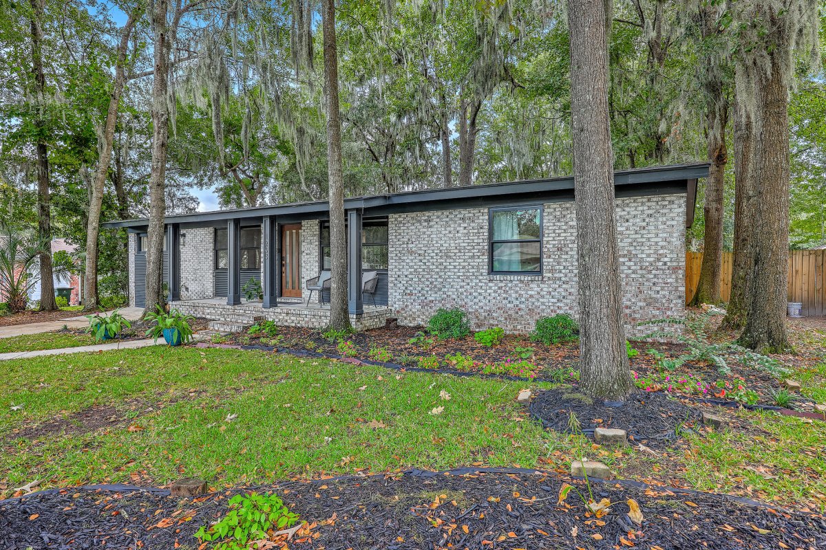1203 Valley Drive