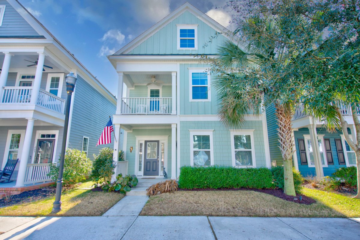 407 Forsythia Avenue