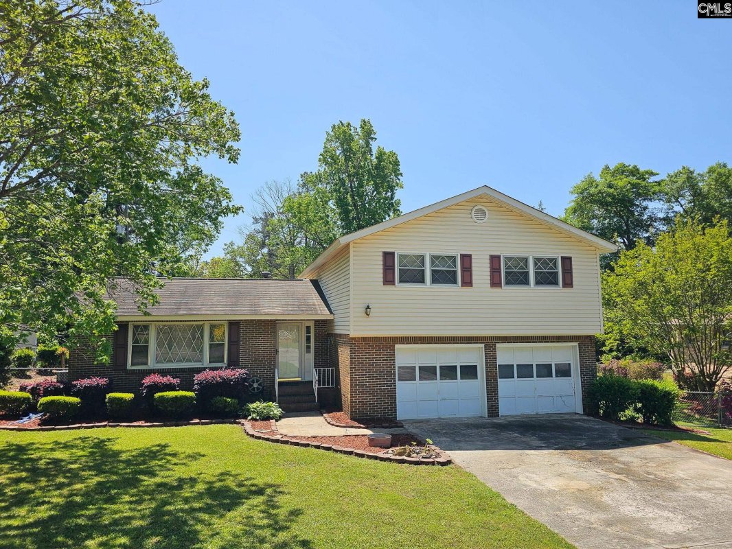 107 Lyndhurst Court