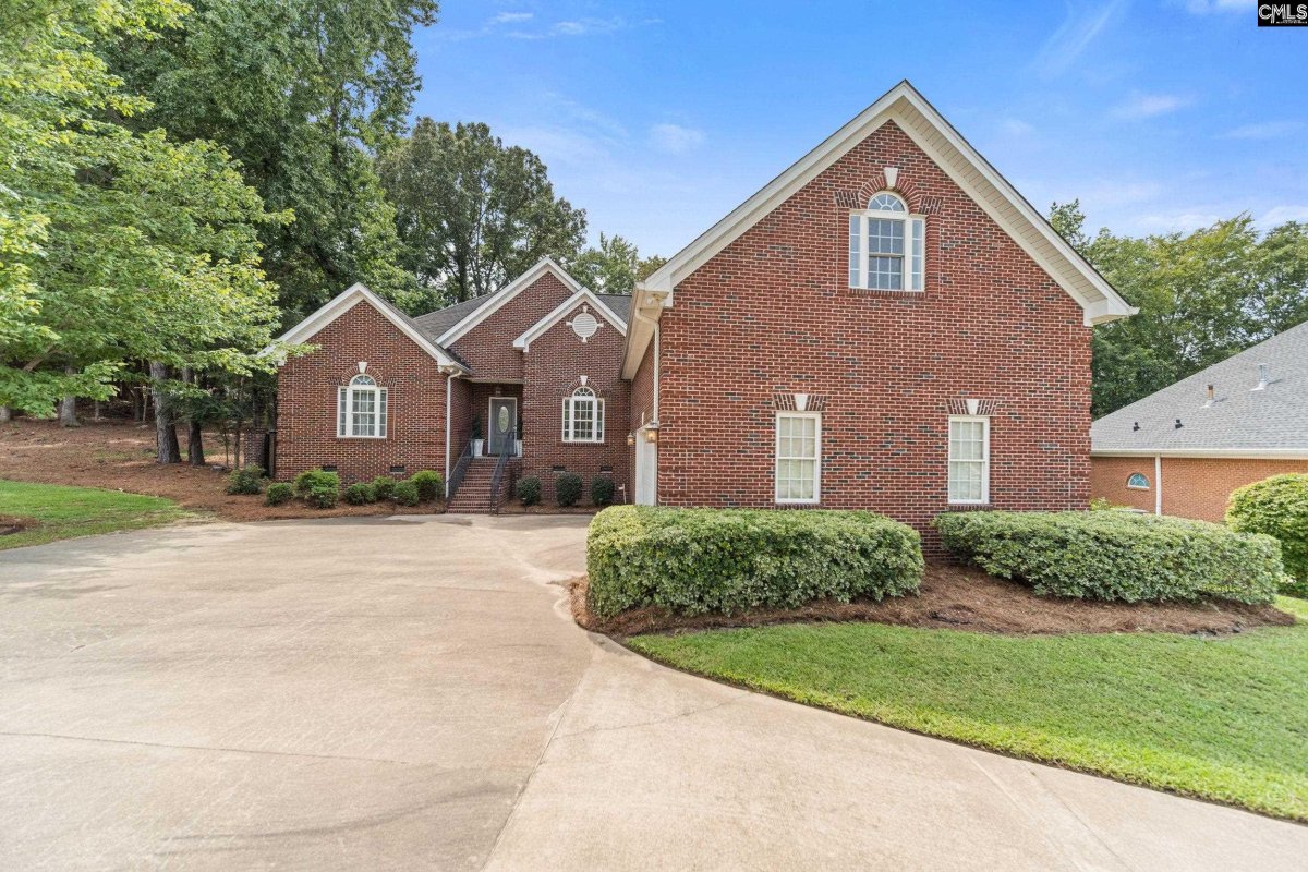 6 Hickory Hall Court