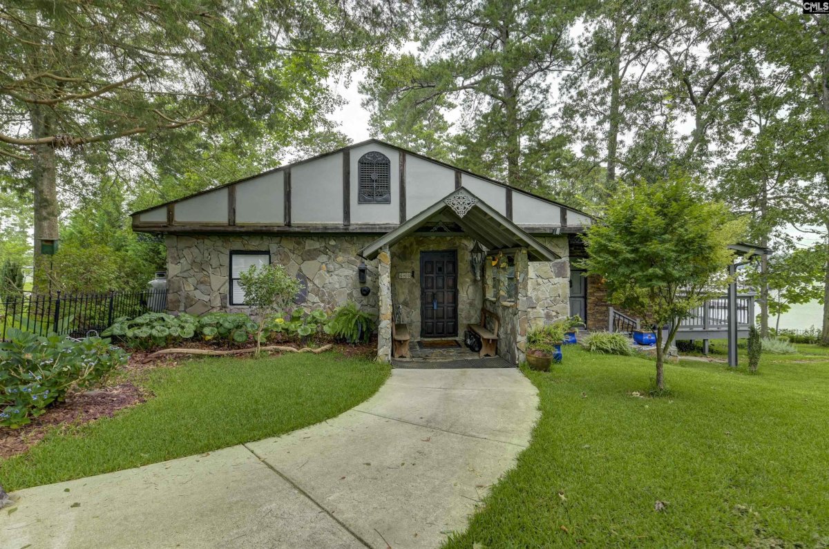 648 E Point Drive