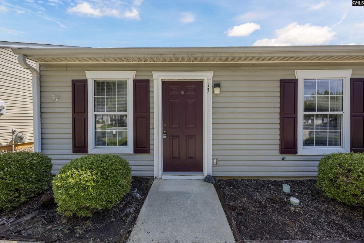 17 Hampton Oaks Place