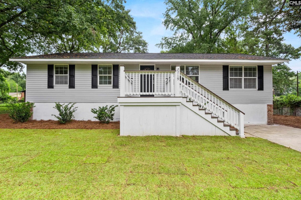 2719 Riverside Lane