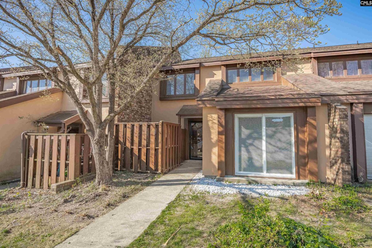 105 Lionsgate Drive