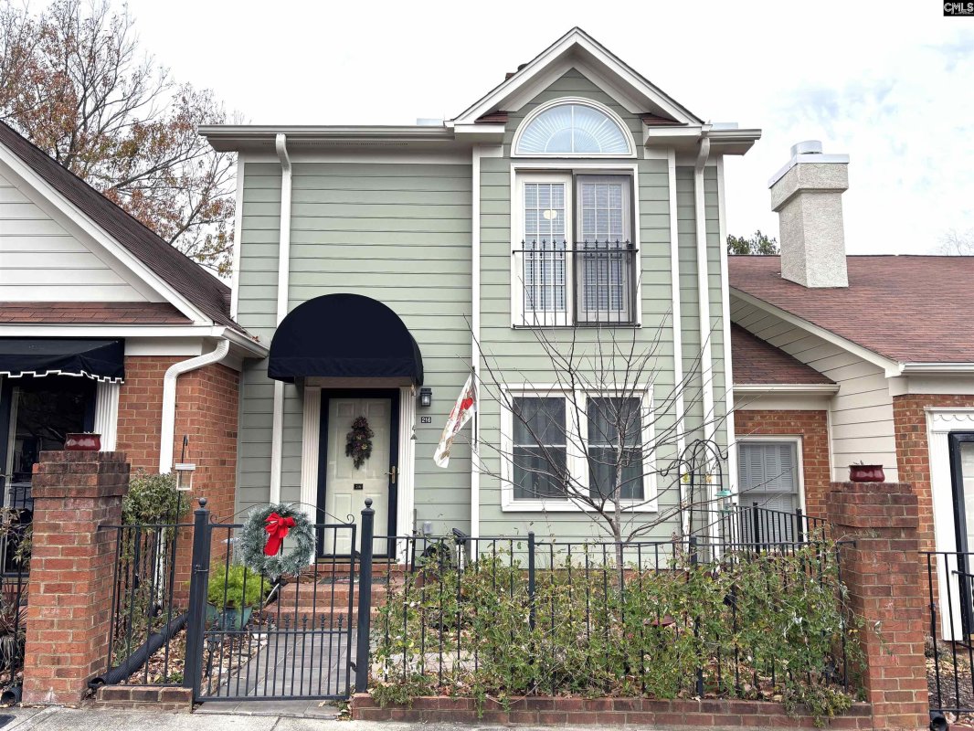 216 Carlyle Circle
