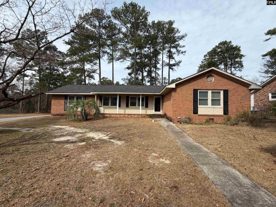 8201 Fairglen Lane