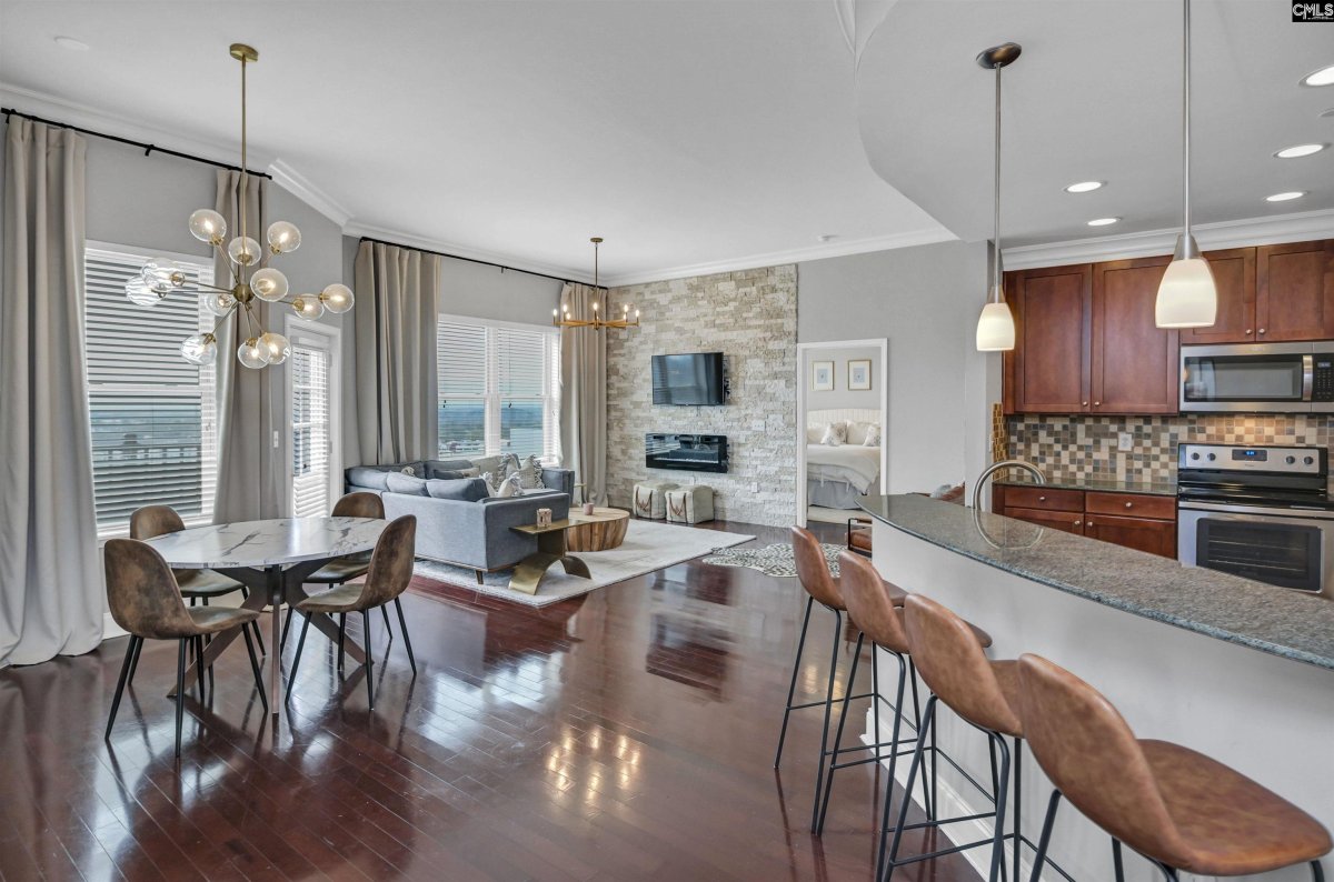 601 Main Street 527