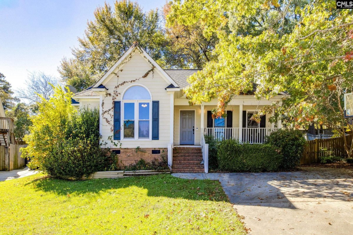 2 Woodshaw Court