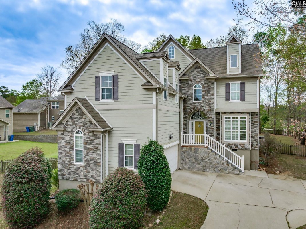 9 N Woodburn Lane