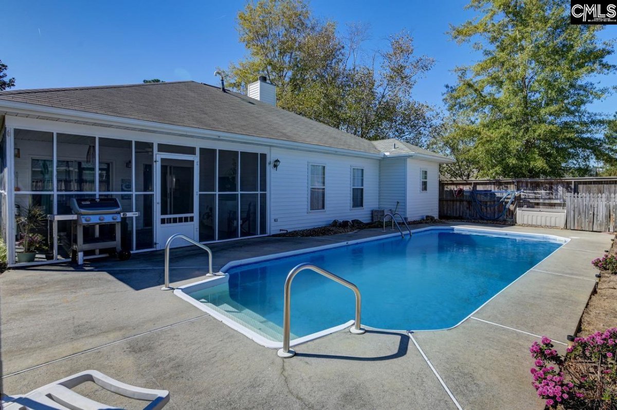 201 Twin Oaks Lane