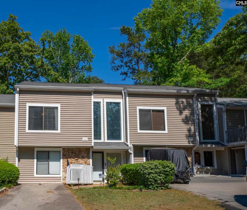 215 Shoreline Dr